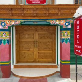 Hotel Thachung, hotel v destinaci Deskit