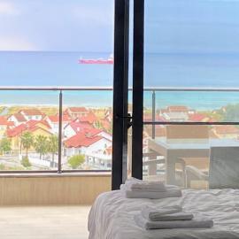 Azure Seaview Studio in Priscilla, Caesar Blue Resort, Breakfast possible, Gym, Sauna, Kids Playground, Padel & Football Courts, khách sạn ở Gastria