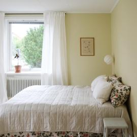 Lägenhet med trädgård nära stad och hav, hotel em Varberg