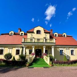 Dwór Szczepańskich, hotel i Woszczyce