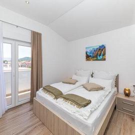 Apartmani Kornelija, hotel in Kaštela