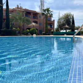 Beautiful Garden Apartment, Hotel in Mandria