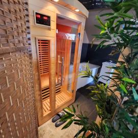 StarWars SAUNA Jacuzzi balneo à 10 minutes de Disneyland, hotel in Condé-Sainte-Libiaire
