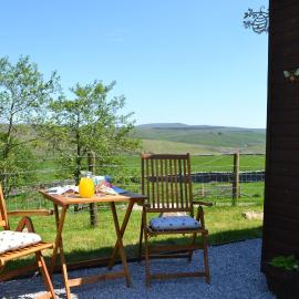 The Hive Lodge Cabin with 3 peak views, Ribblehead, Settle, hotel a Settle