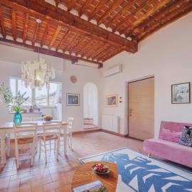 Casa Aida Luxury Apartment in the Heart of Lucca: Lucca şehrinde bir otel