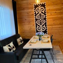 Beach HOUSE, hotel in Cholpon-Ata