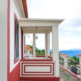 Renovated Traditional House w 3BR & Outdoor Space