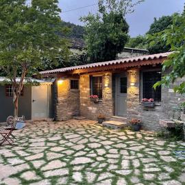Mountain Serenity Cottage, hotel di Vourgareli