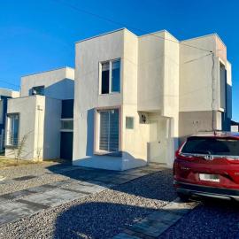 Hermosa Casa El Tabo nueva en condominio, hotel en El Tabo