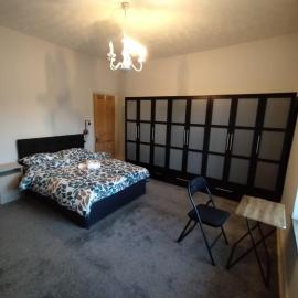 Double-Bedroom C2 Manchester Close To Bolton Centre, hotel in Little Hulton