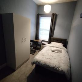 Single-Bedroom C3 Manchester Close To Bolton Centre, hotel in Little Hulton