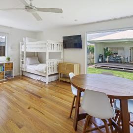 Moffat Beach Entertainer with Kids Retreat