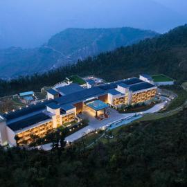 JW Marriott Mussoorie Walnut Grove Resort & Spa, hotel di Mussoorie