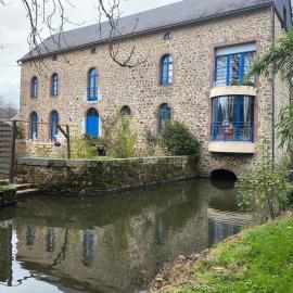 LE MOULIN DE MERAL, hotel a Montsûrs