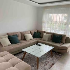 komplettes Haus mit moderner Ausstattung in ruhiger Lage, hotel in Gjilan