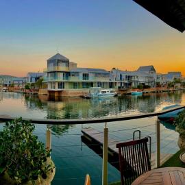 WATERFRONT Charming 3BR home with mooring -Central