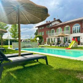 Family Relais La Magnolia, hotel sa Villanova dʼAsti