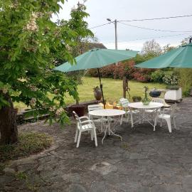 Villa le Roche du Ris - 10-12 personnes, hotell i Baraize