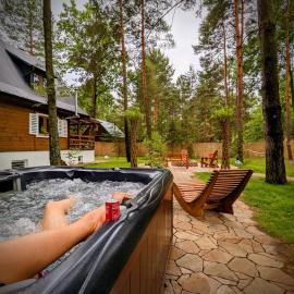 Szumiąca Sosna - Jacuzzi, Ognisko, Sauna, BBQ, hotel in Arciechow
