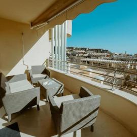 Seaview 2 BR Condo in Play Paraiso Pool & Wifi in Costa Adeje by Aqua Vista Tenerife, hotel in Adeje
