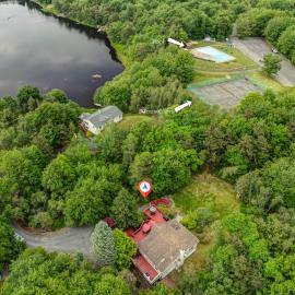 Cozy cottage in the heart of pocono, hotel v destinaci Long Pond