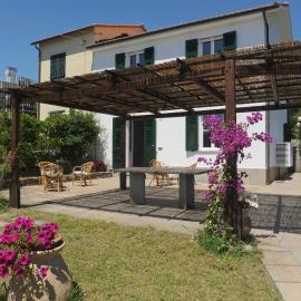 Casa Franguella - Uliveto sul mare, hotel en Lavagna