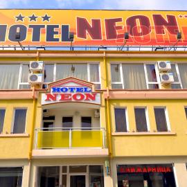 Neon Guest Rooms, hotel in Shumen