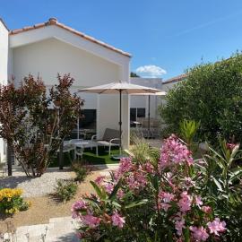 La petite maison zone coulée verte menant a l'océan