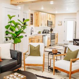 Creekside Cabin Ponderosa-stay with views near Lava, hotel a McCammon