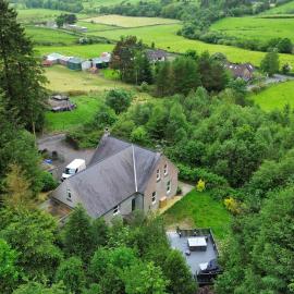 Mourne Mountain Bliss, Rostrevor 4BR Cottage with Patio & BBQ ideal for a relaxing getaway, hotel in Rostrevor