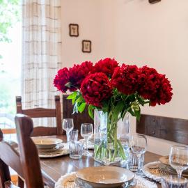 Luxury in the Tuscan Mountains Rustic Villa with WiFi and Park, hotel in Avaglio