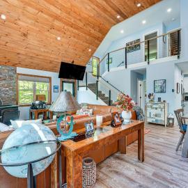 Near Hiking Trails & Ski Resorts: Killington Home!, מלון בקילינגטון