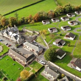 Harcombe House Accessible Pet Free Bungalow Sleeps 5, hotel in Newton Abbot