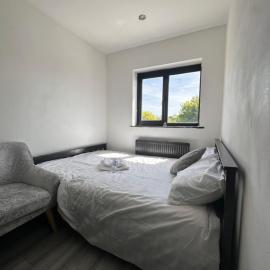 Cozy double near Train Station