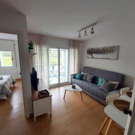 Apartamento a 300 mts de la playa, 25 minutos de Port Aventura y 50 de Barcelona, Hotel in Comarruga