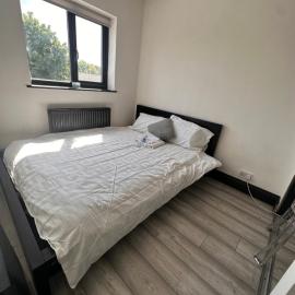 Spacious Double near Train Station