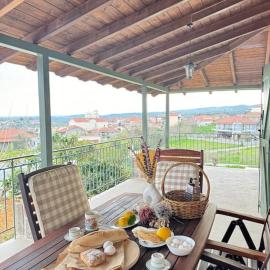 Traditional maisonette just 15' from Kalamata, hotel a Valíra