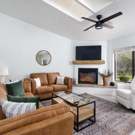 Stylish Townhome on Golf Course Red Rock View, hotel in Sedona