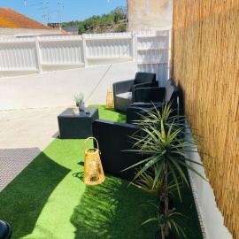 City Break-Quiet House with Private Patio
