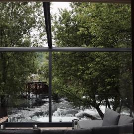 Waterfall Glamping Cabin, hotel v Bihaču