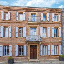 Mansion with Swimming Pool, hotel din Buzet-sur-Tarn
