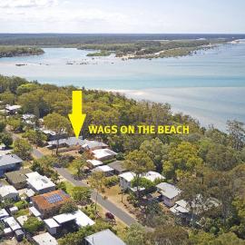 Wags On The Beach - Toogoom - Beachfront- 4BR-Aircon- Pets OK, Hotel in Toogoom