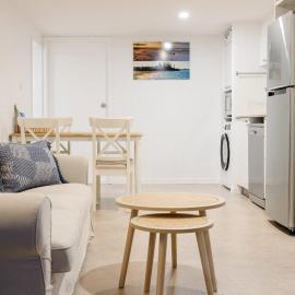 Moffat Beach Coastal Contemporary Unit B, hotel u gradu Kalundra