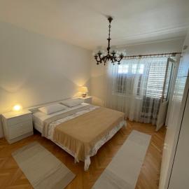 Spacious retro 3-bedroom home 130m2 in Zadar, Puntamika Borik beach area