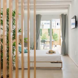 Domus Laetitiae Rooms & Apartments, hotel a Quartu SantʼElena