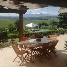 I Tre Laghi Countryhouse 14 posti letti Cottage 10 posti letti, hotel in Citta' Sant'Angelo
