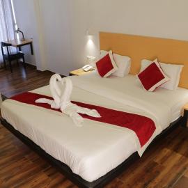 Parivar Comfort Luxury Rooms โรงแรมในVirār