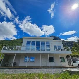Modern cabin with panorama view, hotel v destinaci Olden