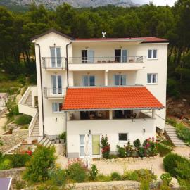 Apartments Katara, hotel a Brela