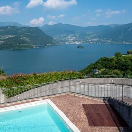 Italian vacation Homes - Iseo Lake Vista Retreat, hotel in Tavernola Bergamasca